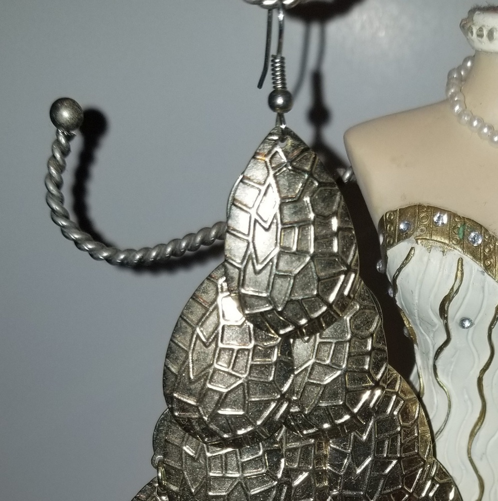 Earring - Picture 3 of 3